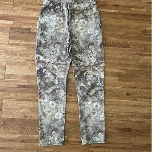 So Slimming Girlfriend ankle jeans